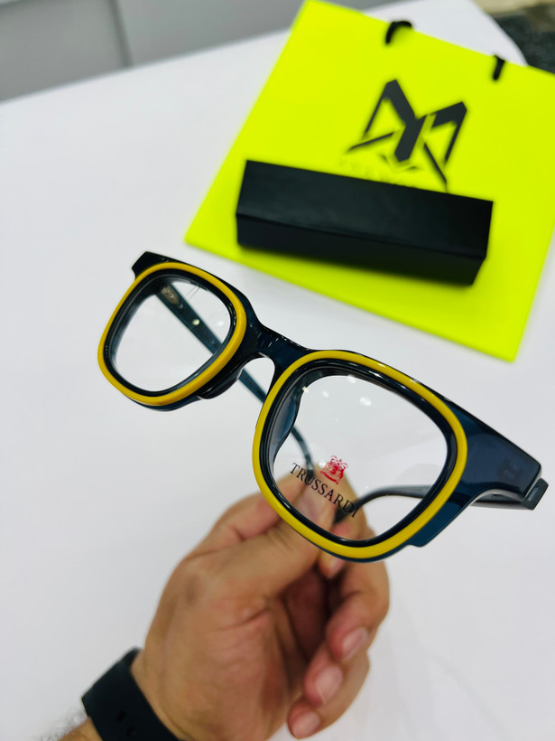 عینک طبی از برند TRUSSARDI مدل G112